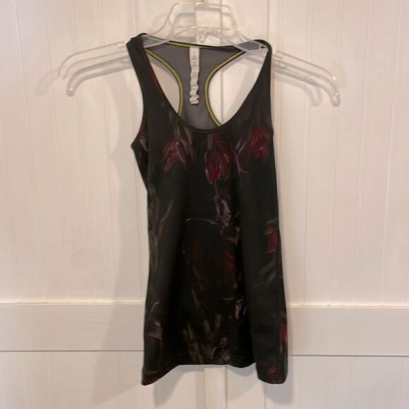 Lululemon Athletics razorback exercise top size 2 - Picture 1 of 3